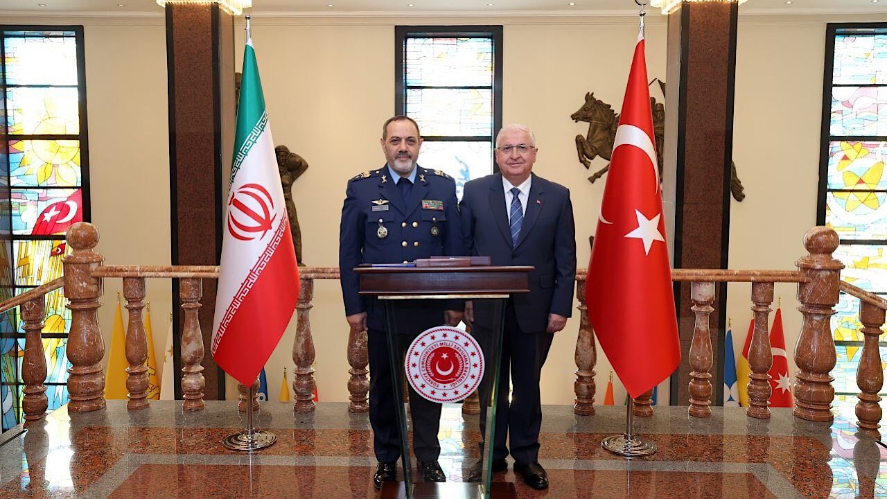 وزیر دفاع: گسترش روابط دفاعی ایران و ترکیه در حل چالش‌های جهان اسلام تأثیرگذار است