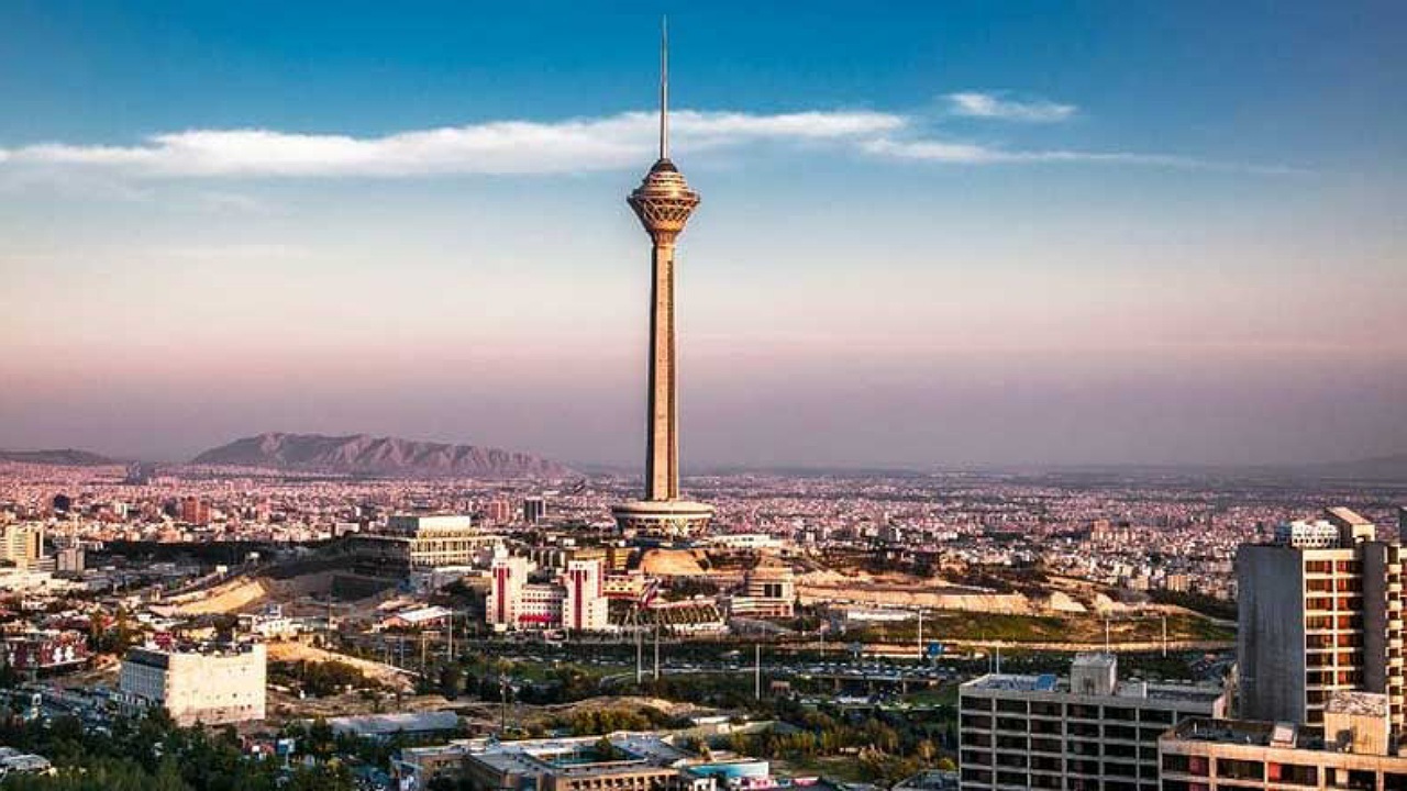 تهرانگردی وابستگان نظامی ۲۴ کشور/ برنامه‌های گردشگری پایتخت تا پایان مهر ادامه دارد