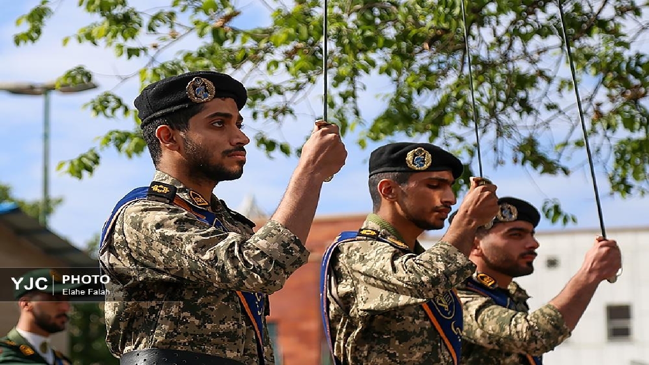 ارتش دانشجو می‌پذیرد