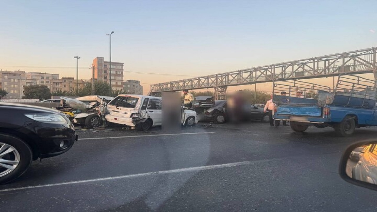 تصادف زنجیره‌ای و ترافیک سنگین در اتوبان آزادگان