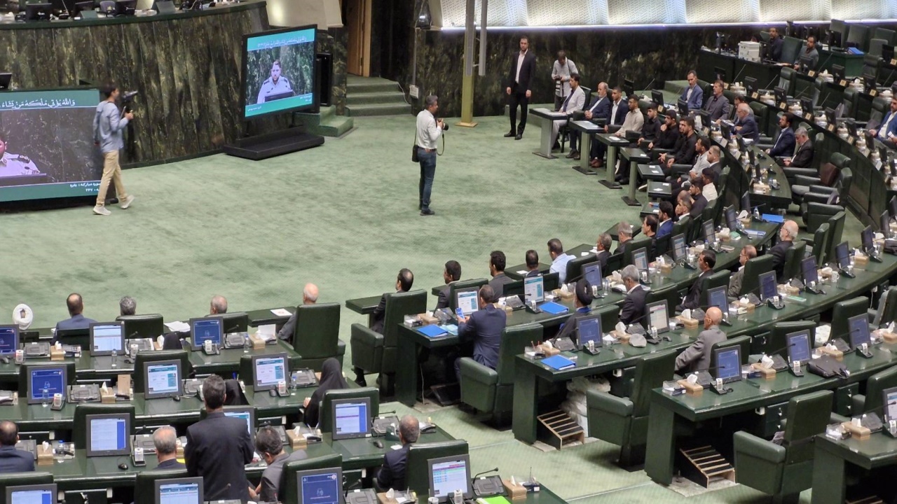 تقدیر از قهرمانان تیم‌های ملی کشتی در مجلس