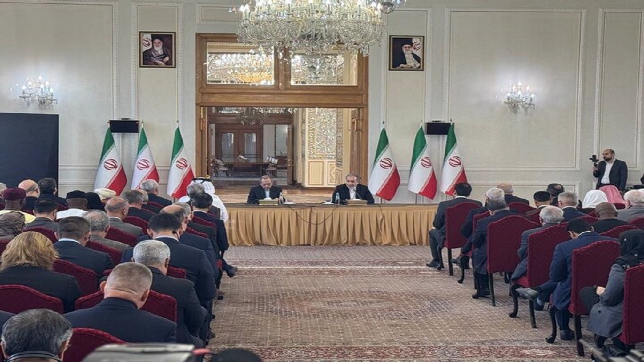 برگزاری نشست وزیر امور خارجه با سفرا و کارداران کشورهای خارجی مقیم تهران