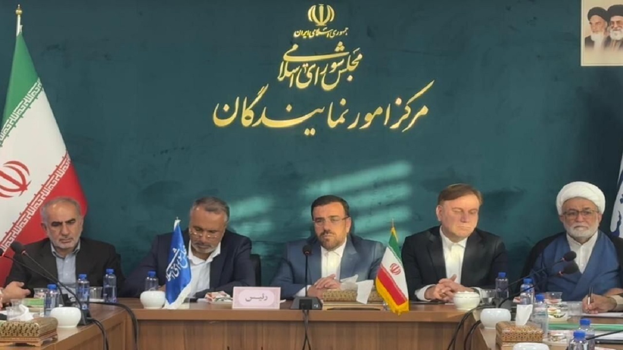 نشست هم‌اندیشی فعالان سیاسی و اقتصادی برای اجرای پروژه خط ریلی شیراز به بوشهر و عسلویه