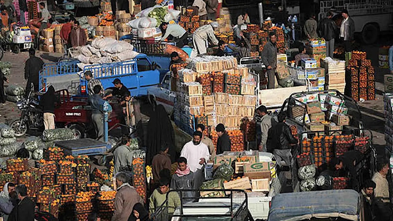 جمع‌آوری حدود ۵۰۰ خودرو زیرباری از میدان مرکزی میوه‌وتره‌بار