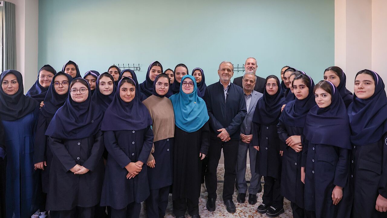 پزشکیان: مدارس کشور نباید از نظر کیفیت آموزشی پایین‌تر از دیگر کشور‌ها باشند