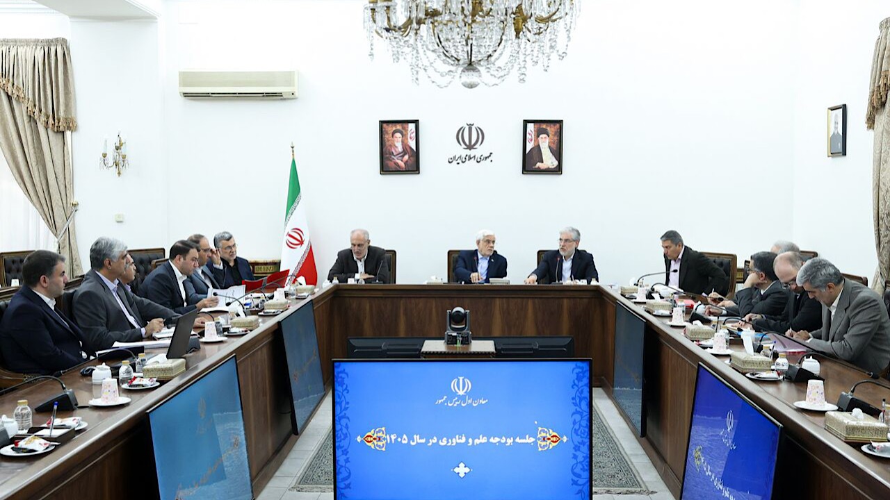 عارف: صندوق‌های حمایتی به پشتیبانی از فعالیت‌های حوزه علمی و فناوری ملزم شده‌اند