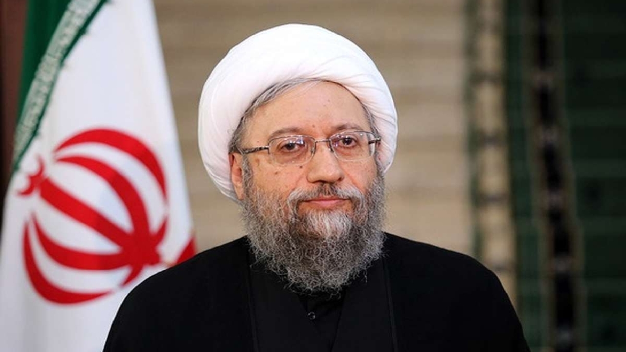 آملی‌لاریجانی: ترامپ درباره ایران هذیان می‌گوید