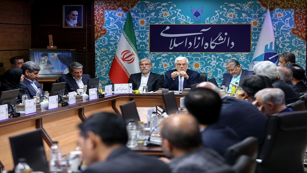 عارف: دانشگاه باید پژوهش‌محور و جامعه‌محور باشد