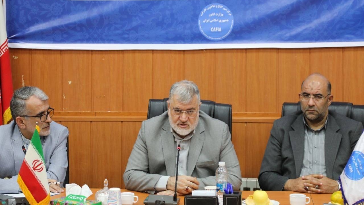 تاکید استاندار تهران بر ساماندهی قانونی اتباع