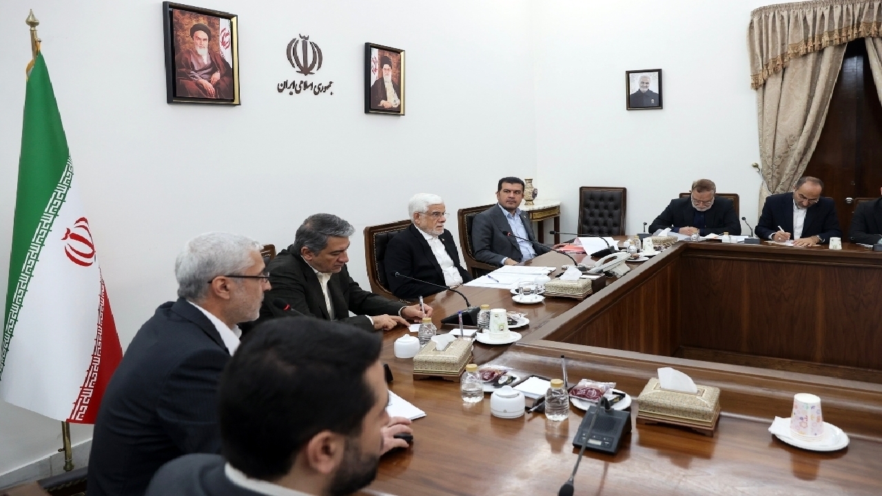 عارف: حق نداریم حتی برای لحظه‌ای متوقف شویم