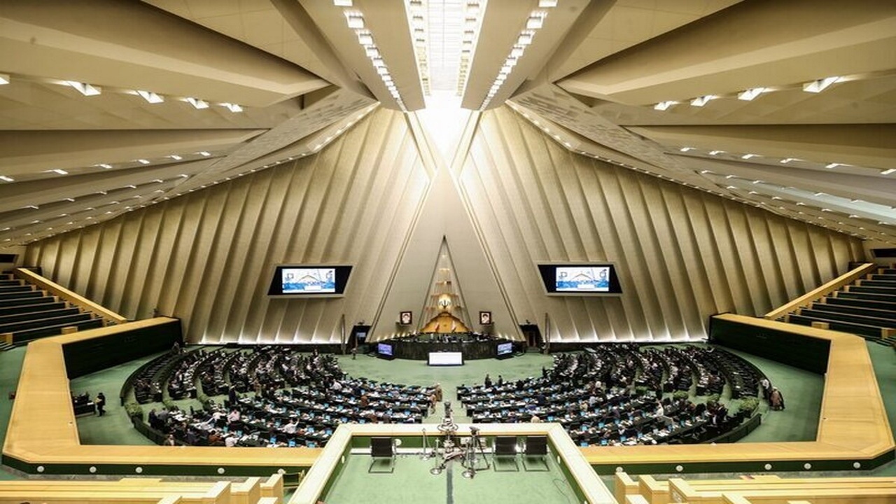 تعیین ۴۴ ساعت در هفته بهعنوان ساعات کاری دستگاههای اجرایی در مجلس