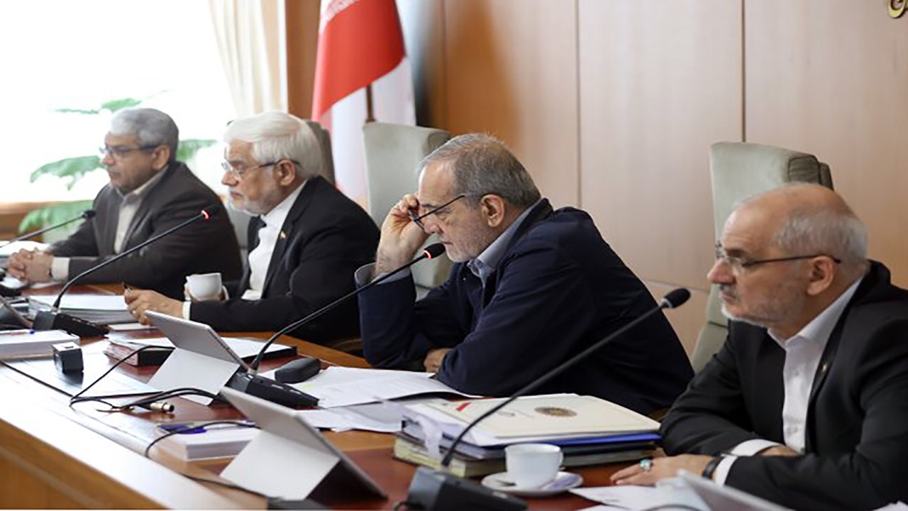 تاکید پزشکیان بر ضرورت تداوم مسیر پیشرفت علمی و حمایت از رویکرد‌های دانش‌بنیان