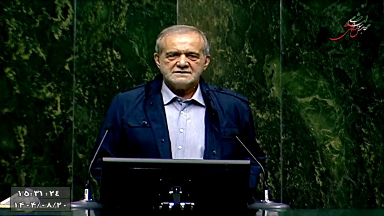 عامل تورم دولت و مجلس هستند/ کمک کنید بودجه را بدون کسری بنویسیم