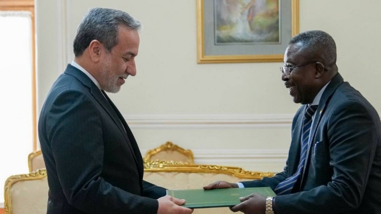 سفیر جدید غنا رونوشت استوارنامه خود را تسلیم وزیر امور خارجه کشورمان کرد