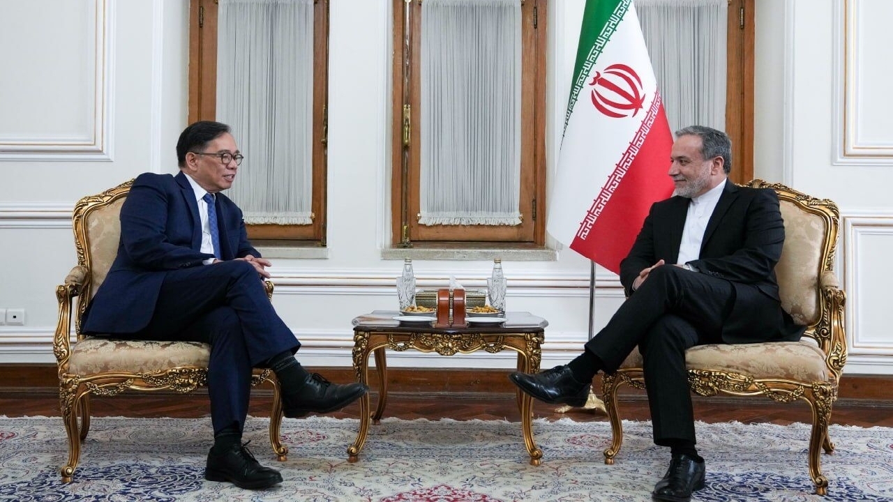 دیدار معاون وزیر خارجه فیلیپین با عراقچی