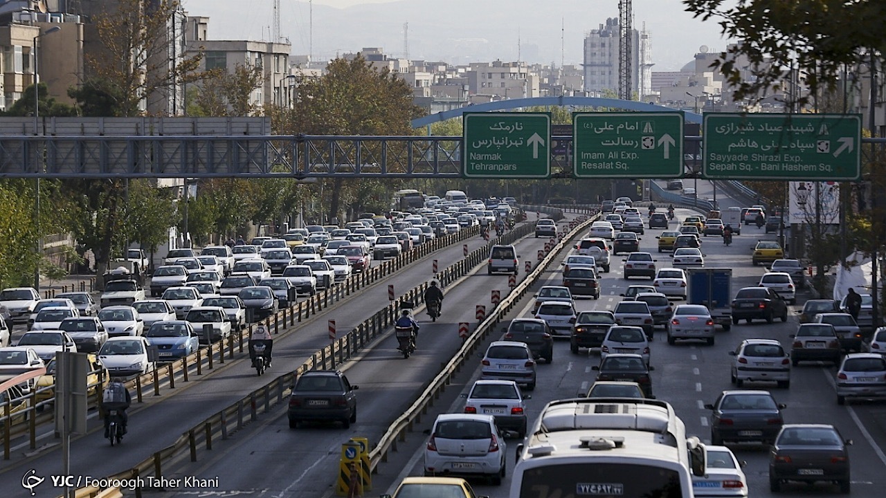 تردد در ۲ بزرگراه صدر و حکیم پرحجم و سنگین است