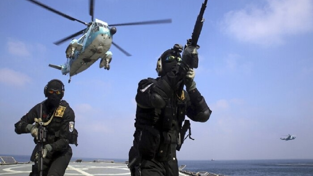 نیروی دریایی سپاه نفتکش متخلف را در جنوب سواحل مکران توقیف کرد