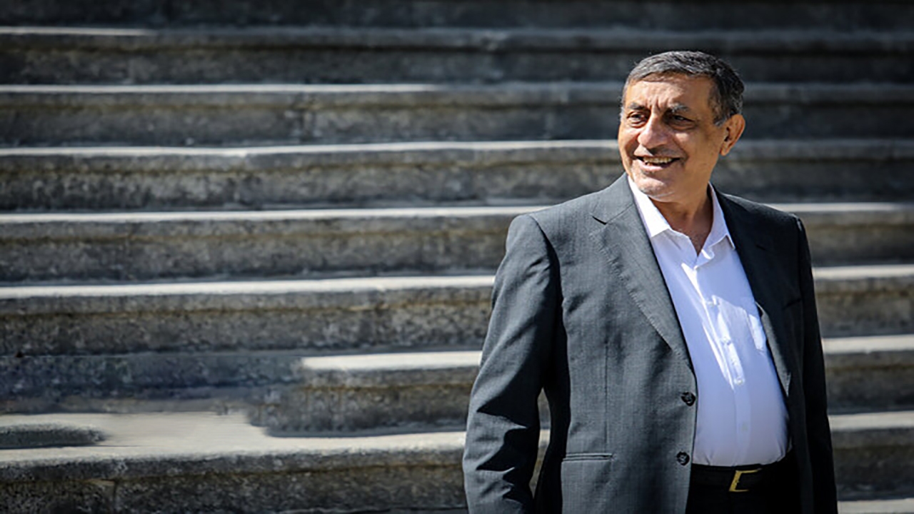 قائمپناه: تهران دیگر ظرفیت توسعه ندارد/وامها باید به استانهای محروم هم برسد