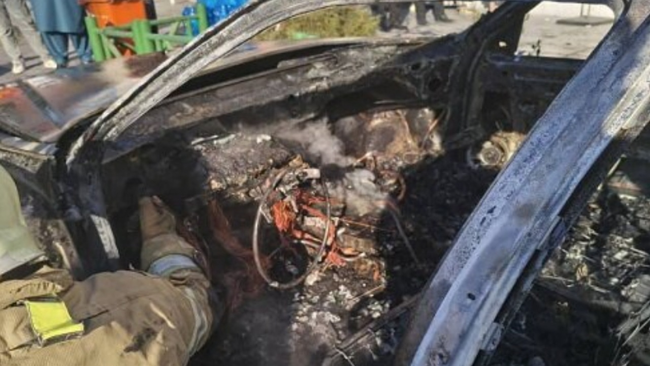 آتش سوزی ناگهانی پژو پرشیا در میدان آزادی