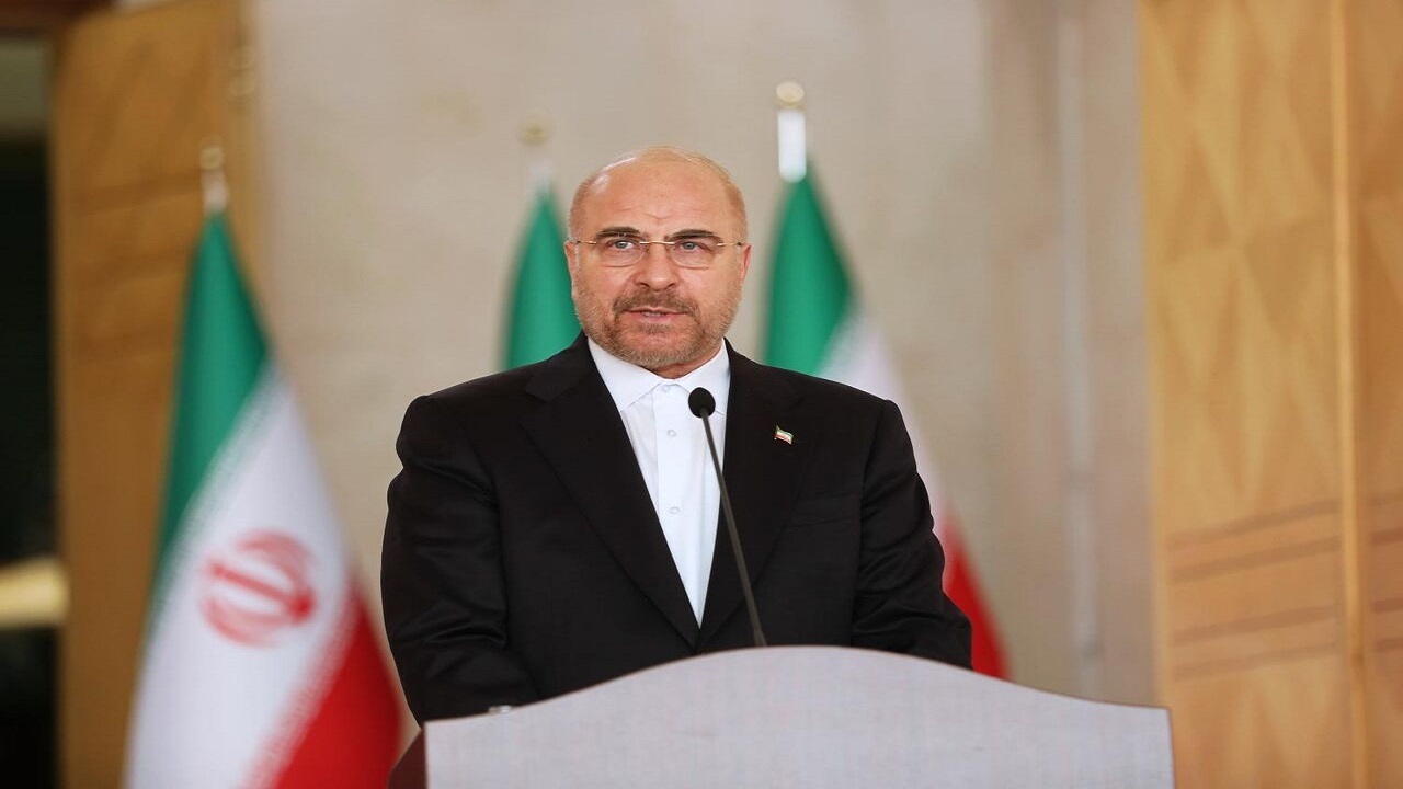 بسیج، مرکز گرهگشایی از مشکلات مردم است/ به توان موشکی افتخار میکنیم