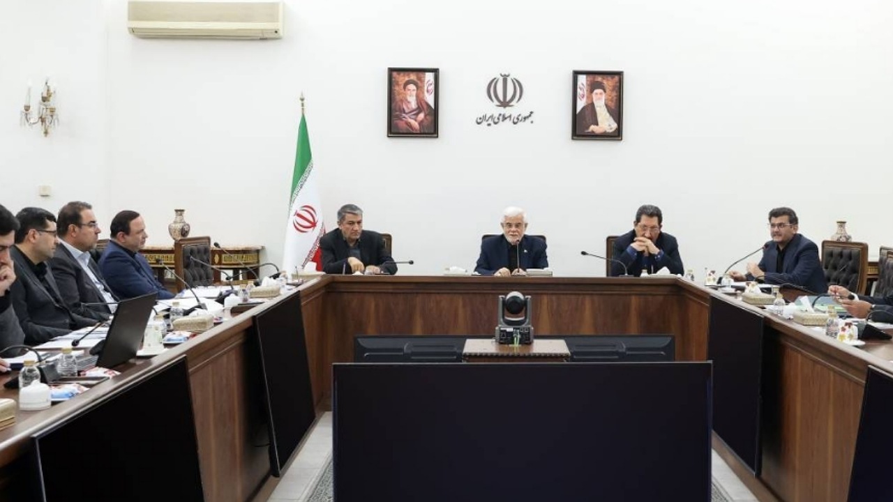 موافقت عارف با تشکیل کارگروهی برای بررسی رفع مشکلات صنعت نساجی