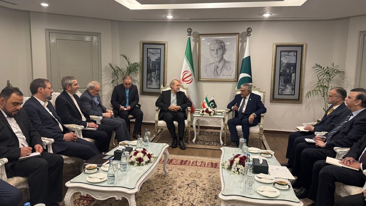 دیدار لاریجانی با وزیر خارجه پاکستان/ تاکید اسلامآباد بر اهمیت روابط برادرانه با تهران