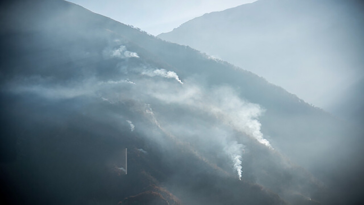 ۴۸ آتش‌نشان تهرانی در ارتفاع ۲۵۰۰ متری برای مهار آتش در جنگل‌های الیت