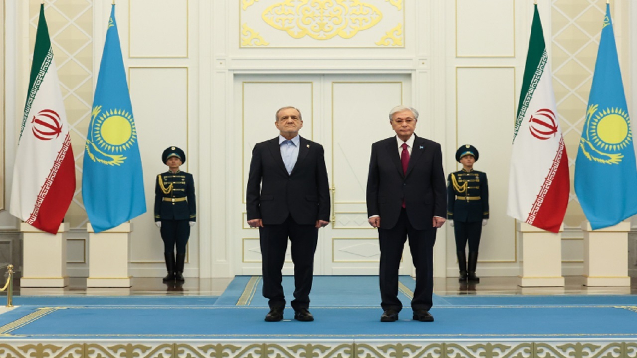استقبال رسمی رئیس‌جمهور قزاقستان از پزشکیان