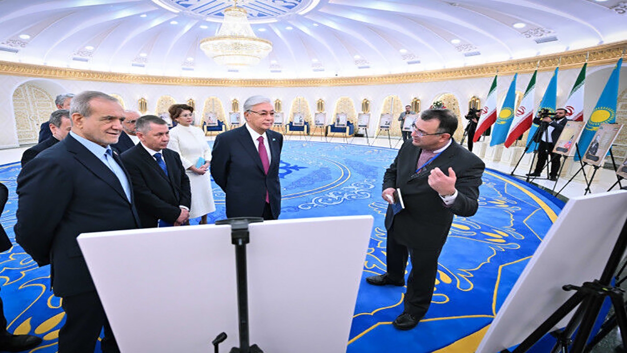 بازدید توکایف و پزشکیان از نمایشگاه نسخههای خطی تاریخ قزاقستان از آرشیوهای ایران