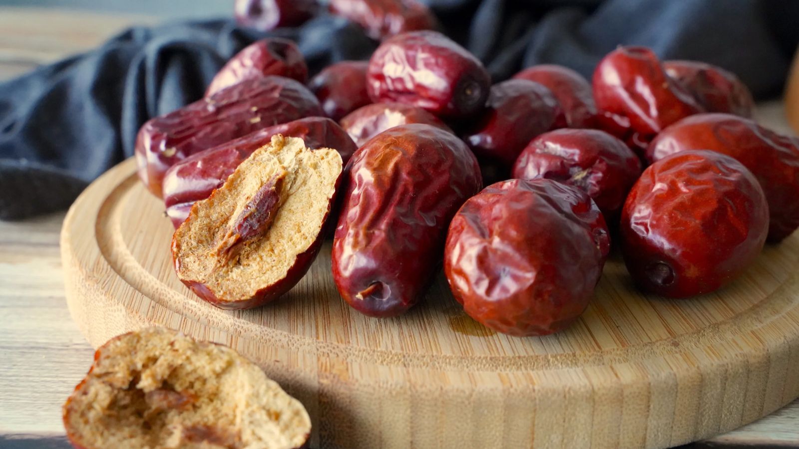 ۹ خاصیت شگفت‌انگیز عناب برای زنان که نمی‌دانستید