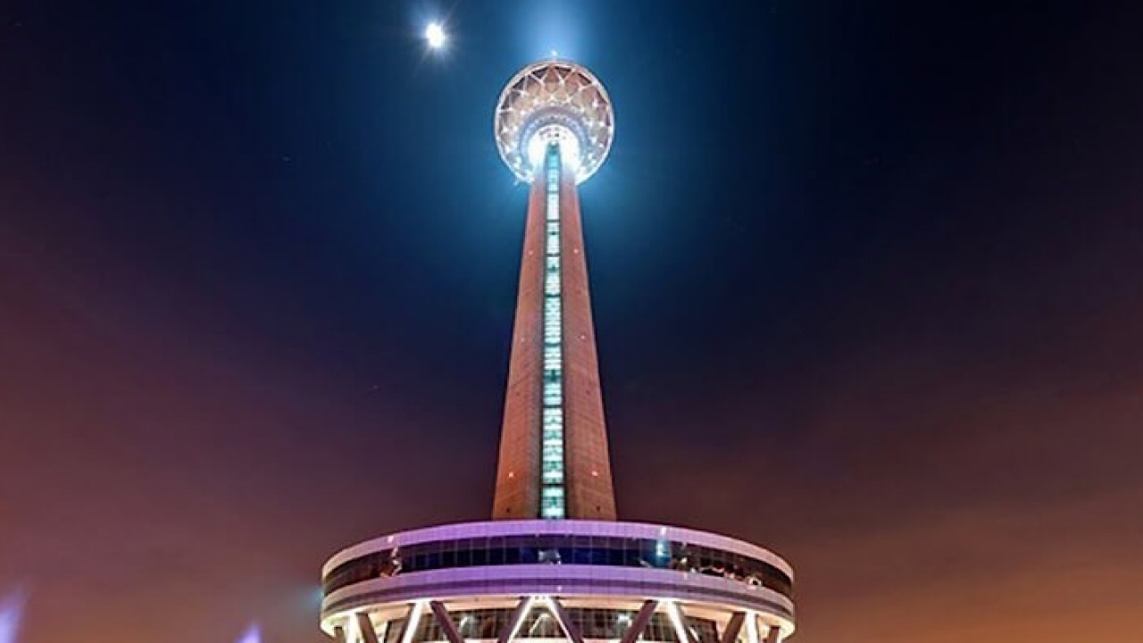 بازدید از برج میلاد در ۴ روز پایانی هفته با تخفیف ۵۰ درصدی