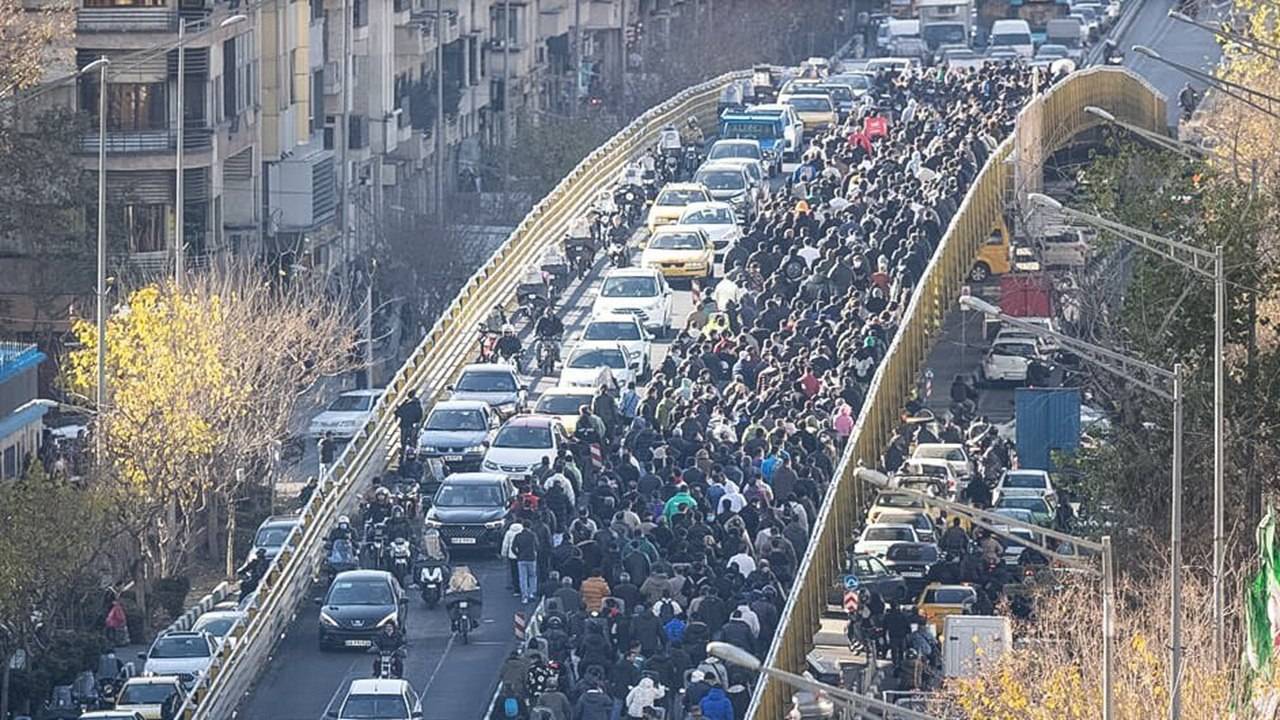 تجمع در بازار، هلهله در رسانههای معاند