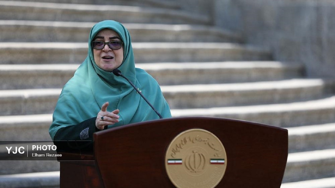 مهاجرانی: دولت افزایش حقوق کارکنان را به نظر مجلس نزدیک می‌کند