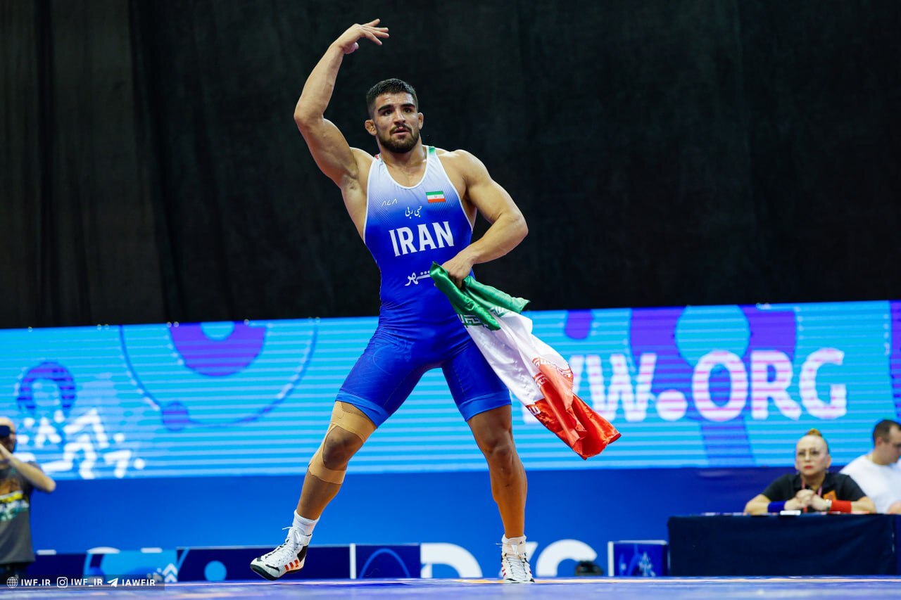 شادی متفاوت عظیمی بعد از پیروزی