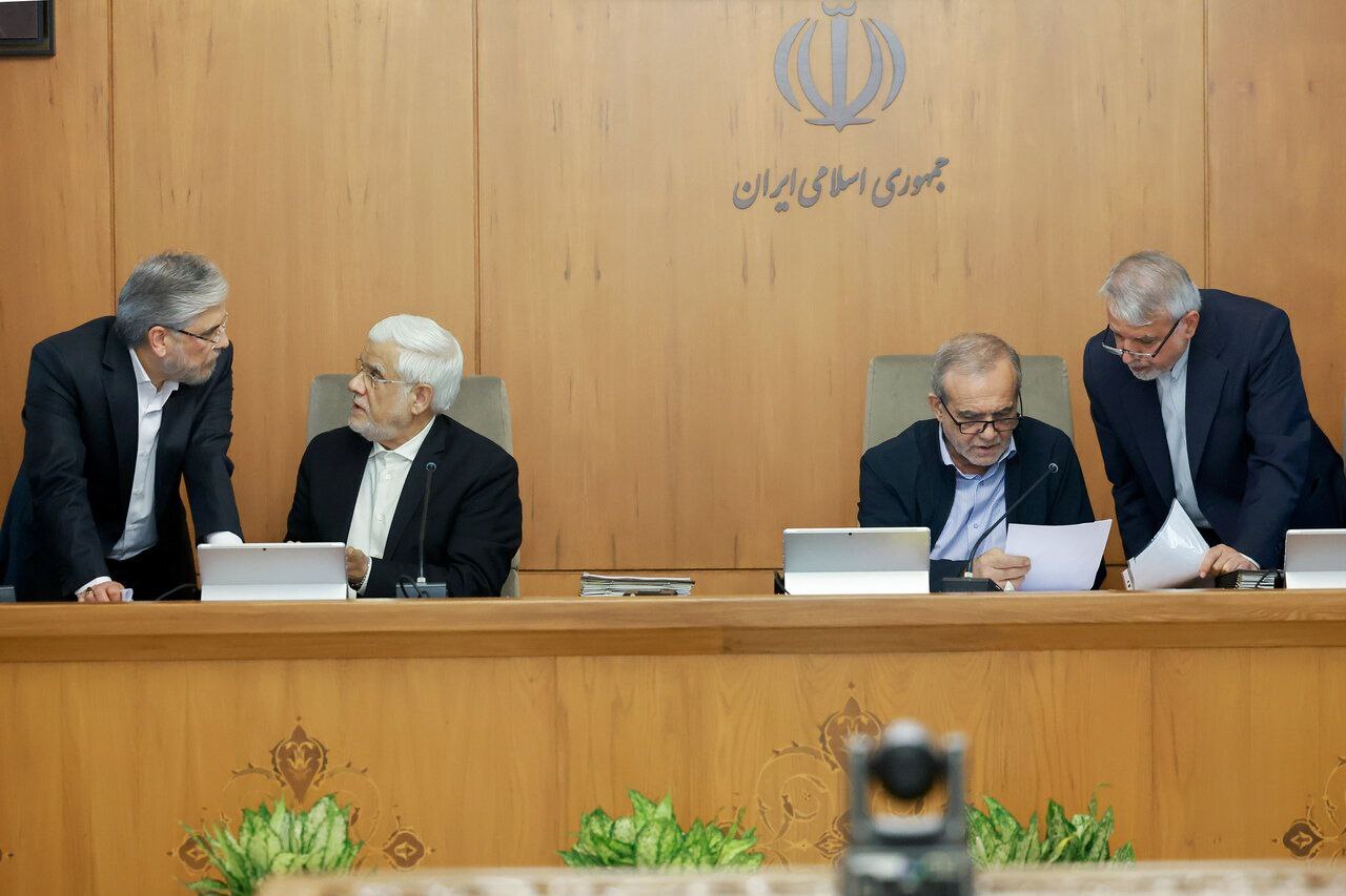 افراطیون به دنبال زمین زدن رئیس‌جمهورند