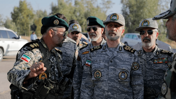 فرمانده کل ارتش: به هر شرارتی با قاطعیت پاسخ می‌دهیم