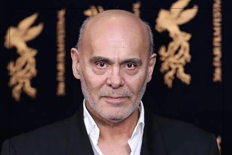 عکس: «جمشید هاشم پور» در ۲۷ سالگی در حال خوانندگی!