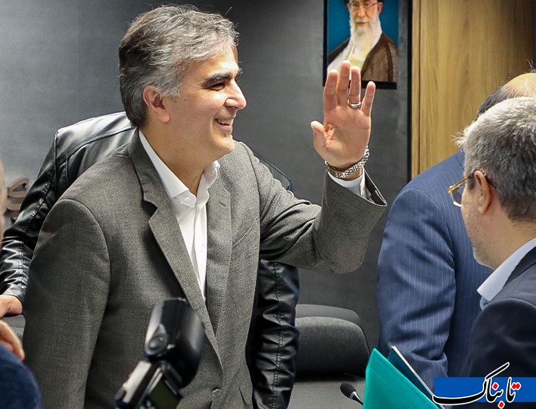 فرزین در آستانه خروج از بانک مرکزی/ چه کسی بانک مرکزی را تحویل می‌گیرد؟