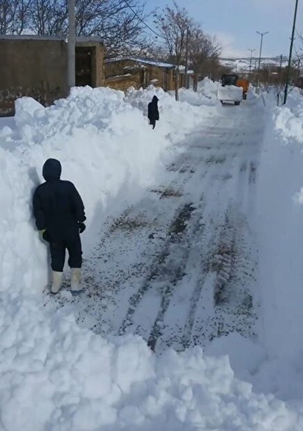 عکس: حجم و ارتفاع شگفتانگیز برف در شهر افوس اصفهان