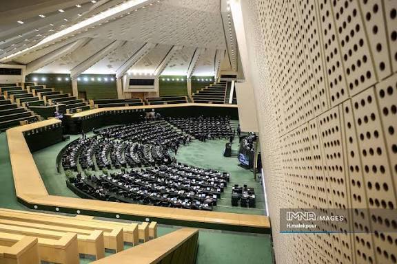 در جلسه غیر علنی امروز مجلس و وزرای اقتصادی دولت چه گذشت؟