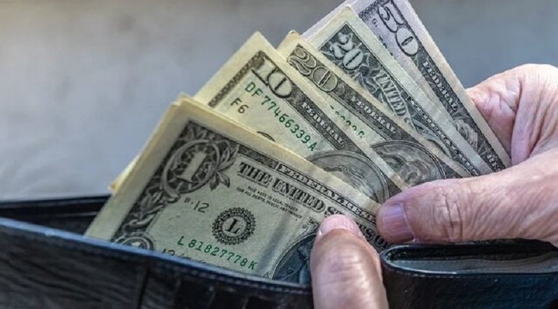 آخرین قیمت دلار در بازار/ راه‌حل کنترل قیمت‌ها چیست؟