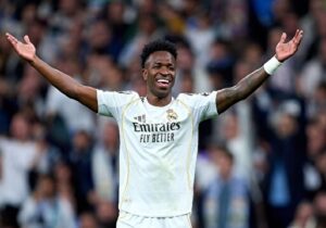 خلق لحظاتی زیبا در فوتبال توسط استاد گل‌های دشوار + فیلم