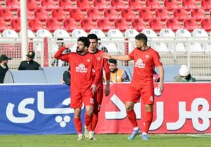 هاشمنژاد برای برتری اسکوچیچ مقابل نویدکیا کافی بود؛ حفظ صدر توسط تراکتوریها