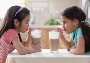 آیا شیر کاکائو برای کودکان واقعاً مضر است