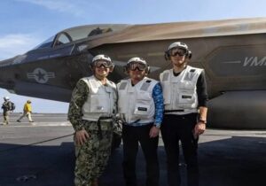 از طبس تا عرشه ناو/ دیپلماسی در شرایط شبه جنگی پیام می‌خواهد، نه لبخند