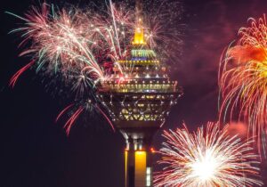 فردا شب، آسمان تهران غافلگیرتان می‌کند