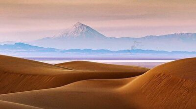 عکس: نمایی تازه از قله دماوند از کویر مرنجاب کاشان