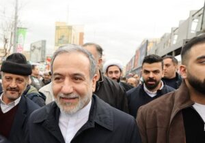 عراقچی: ایستادگی مردم دشمنان را ناامید می‌کند