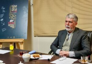 چرا جشنواره‌های فجر تعطیل نشد؟