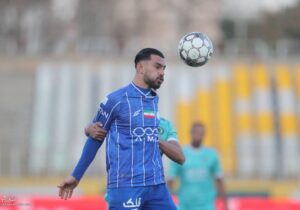 مهاجم جنجالی استقلال شاکی شد